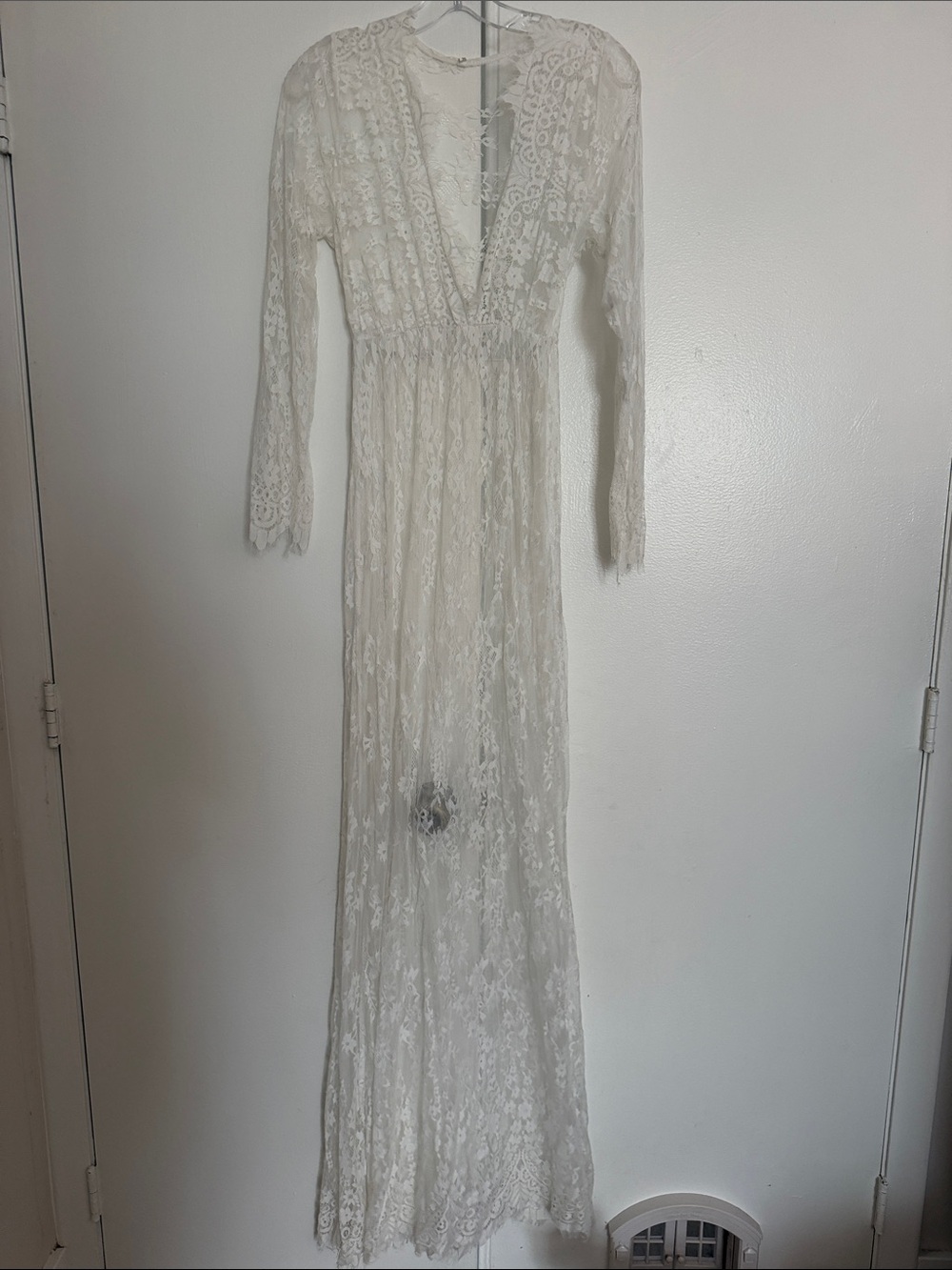 Elegant Long Lace Maxi Dress in Ivory